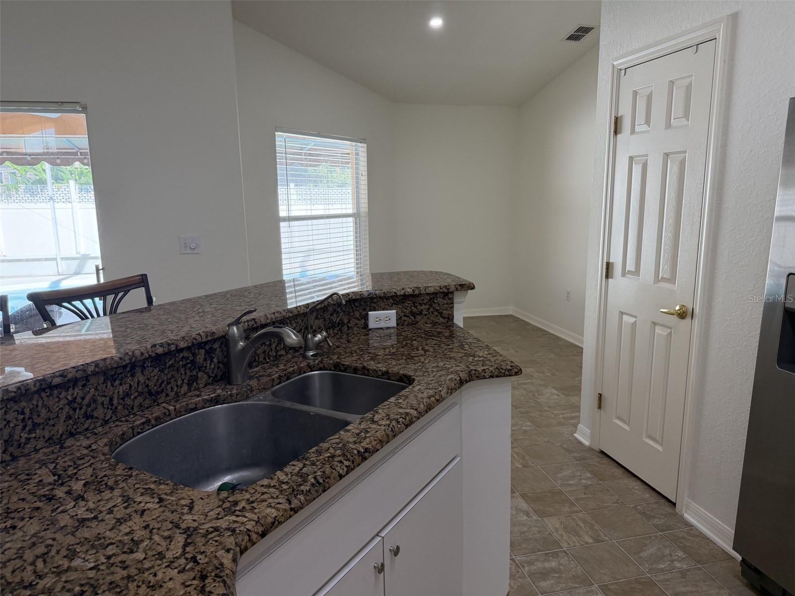 7002 SUMMIT CIR