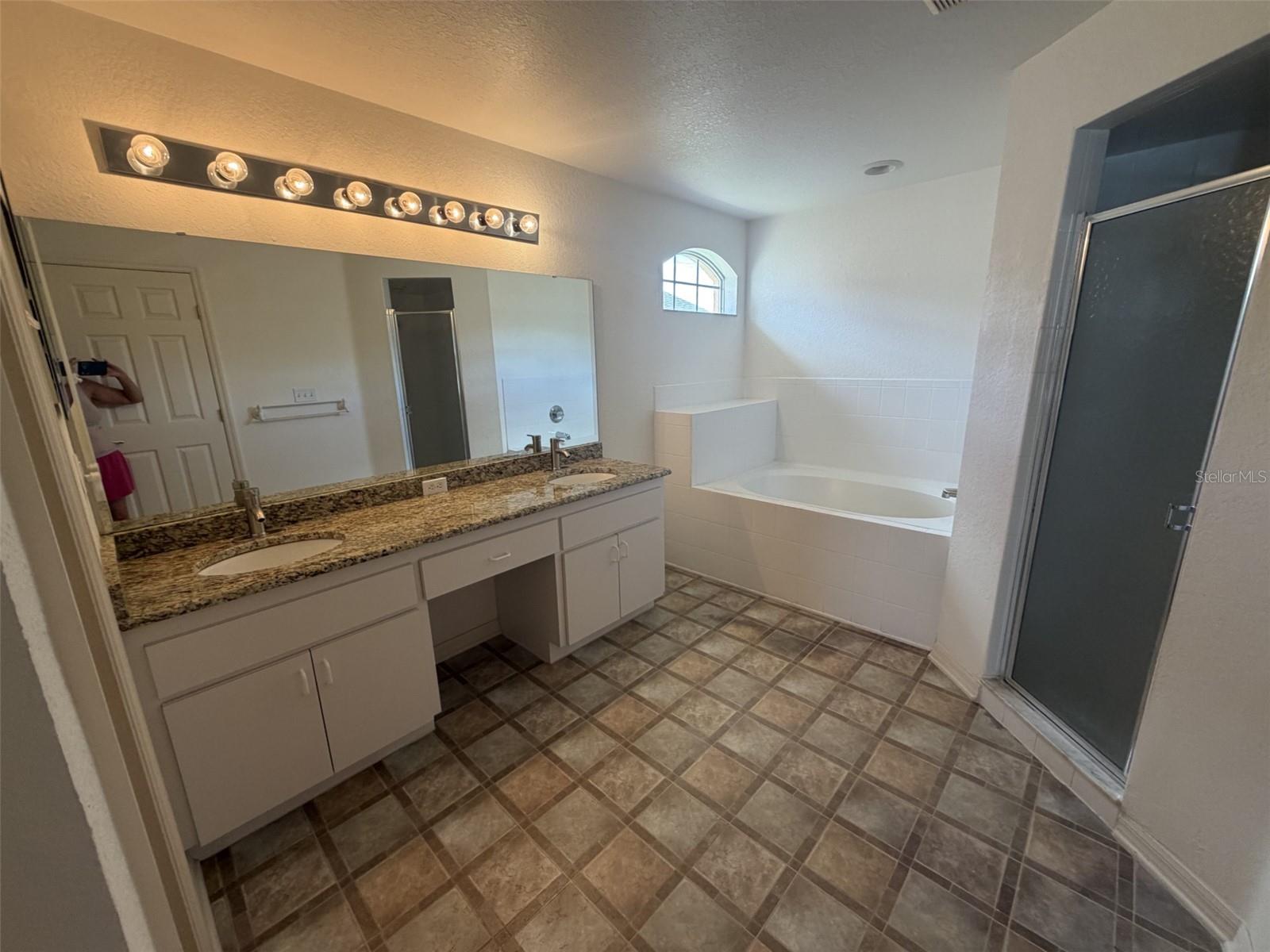 7002 SUMMIT CIR