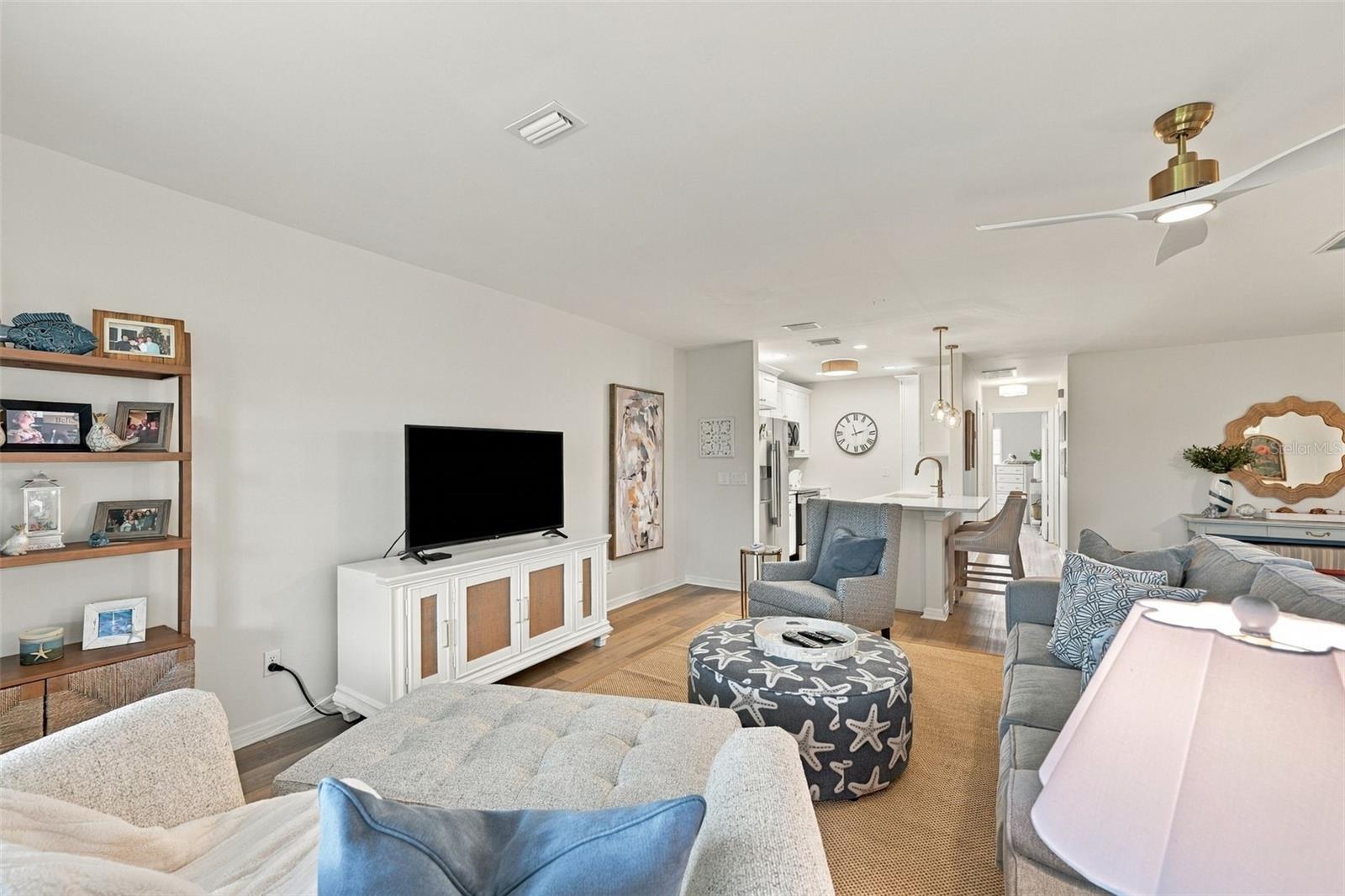427 GLADSTONE PL #89