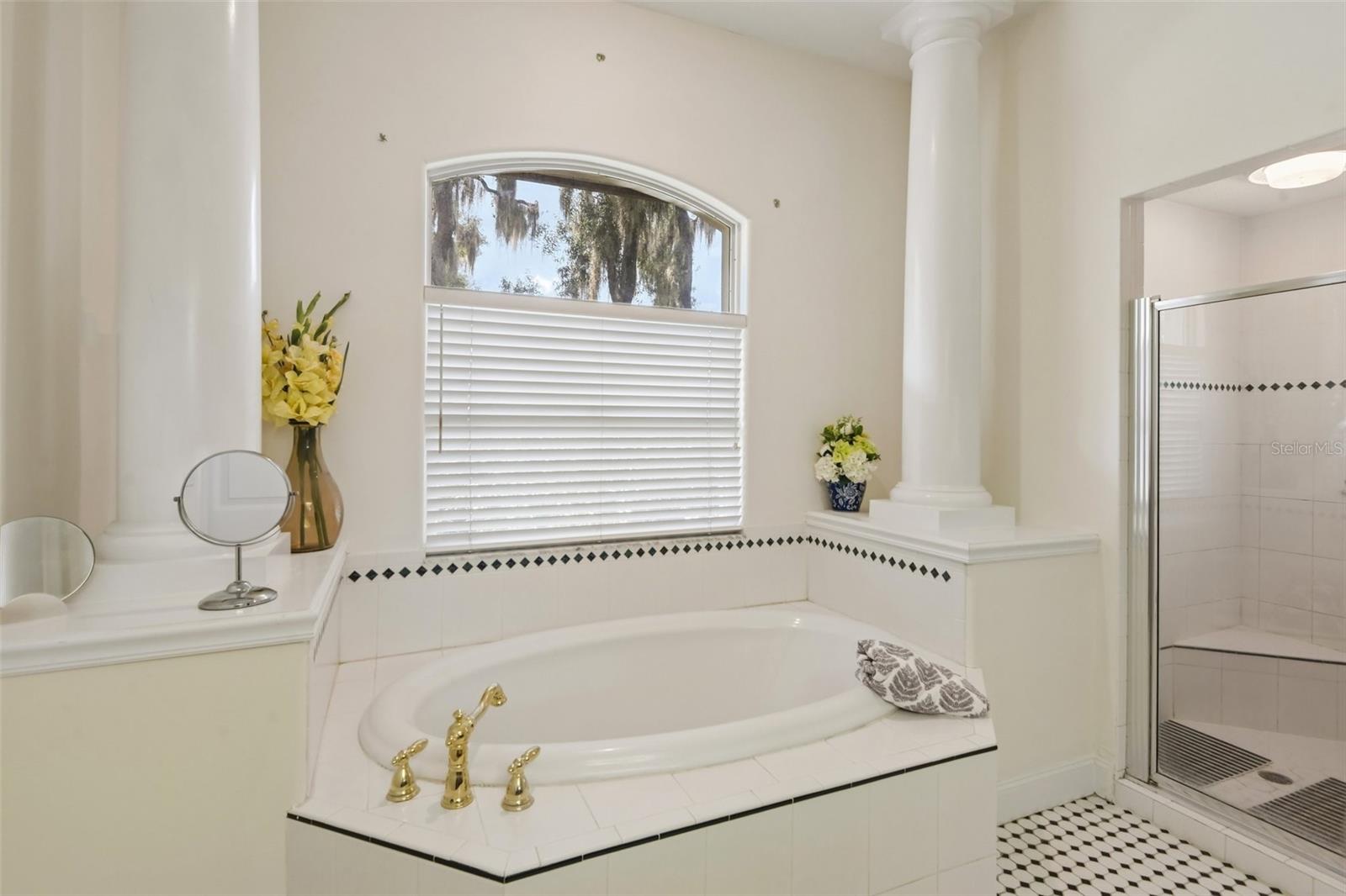 3503 OAK CLUB CT