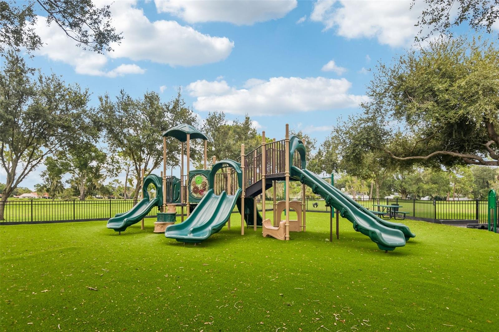 3503 OAK CLUB CT