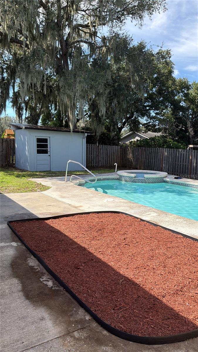11106 HAPPY ACRES LN