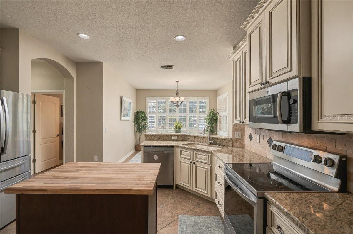 2929 FOREST HAMMOCK DR