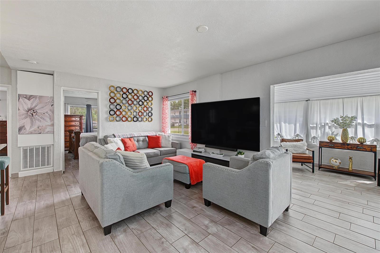 105 N PEARL ST