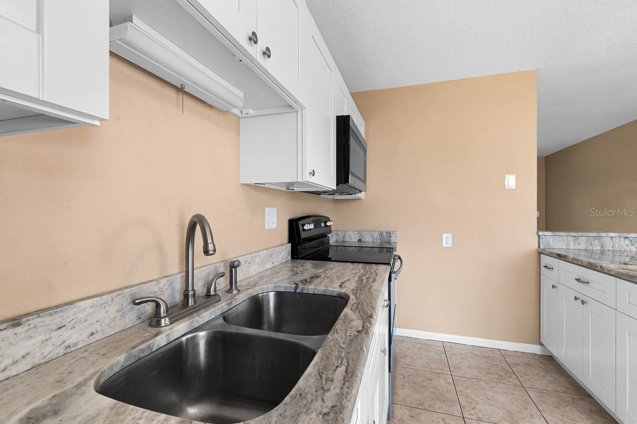 701 W BROCKTON PL