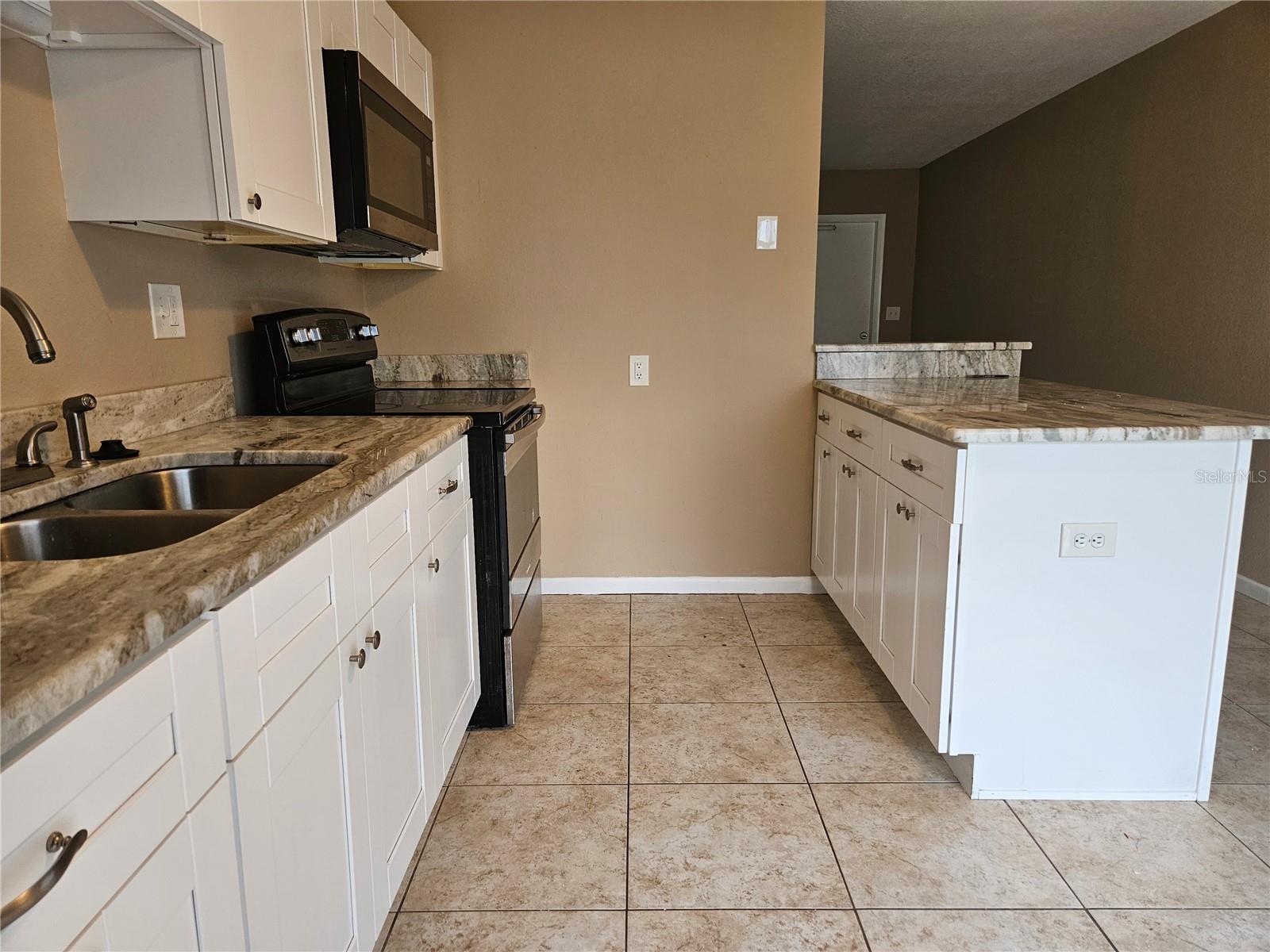 701 W BROCKTON PL