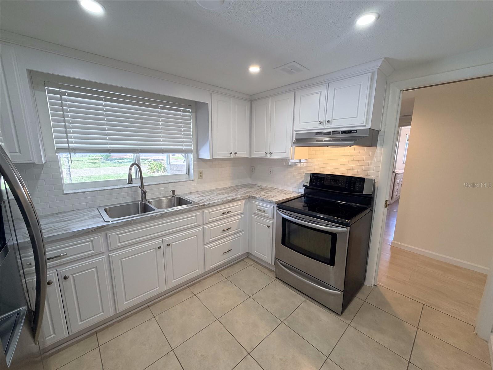 10118 HOLLY DR