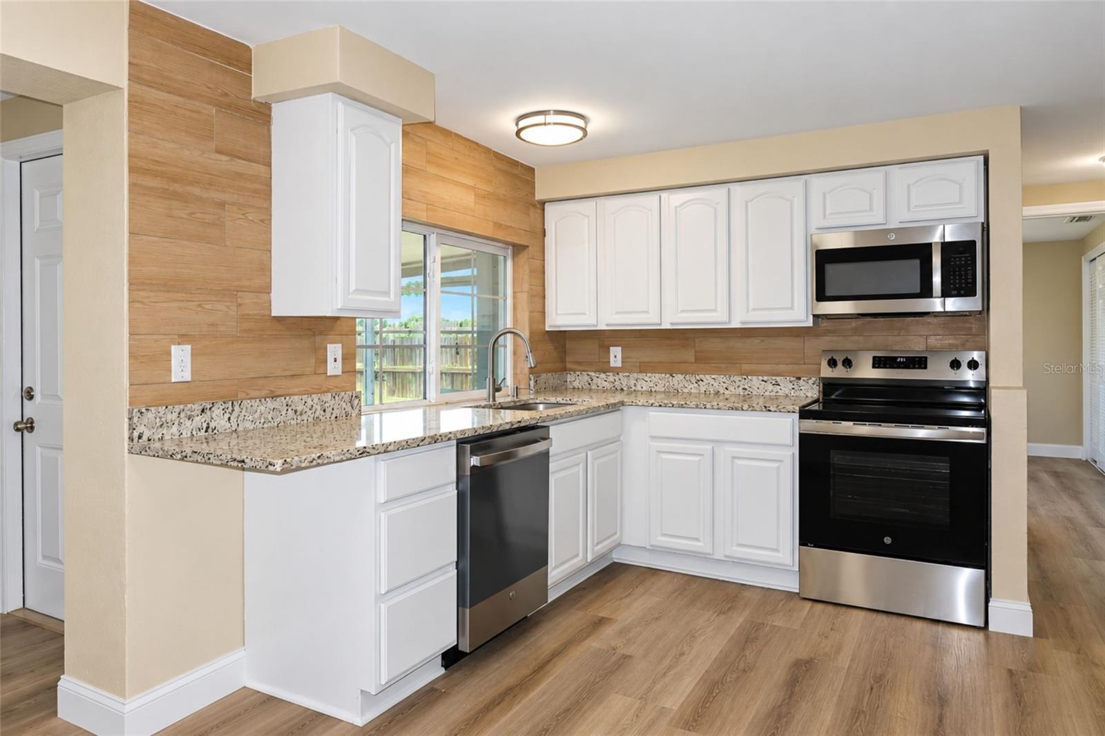 3521 KIMBERLY OAKS DR