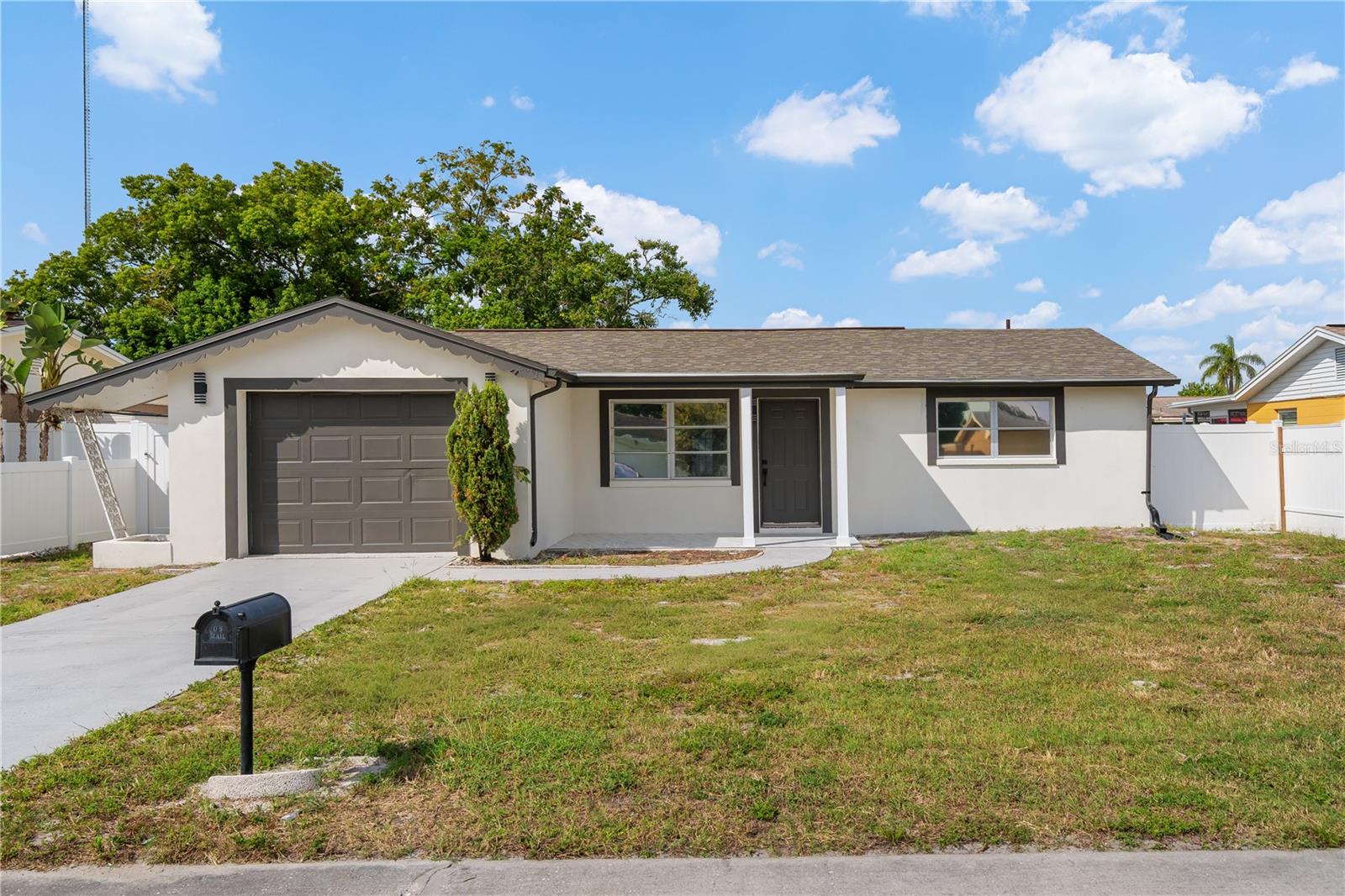 3041 HOLIDAY LAKE DR