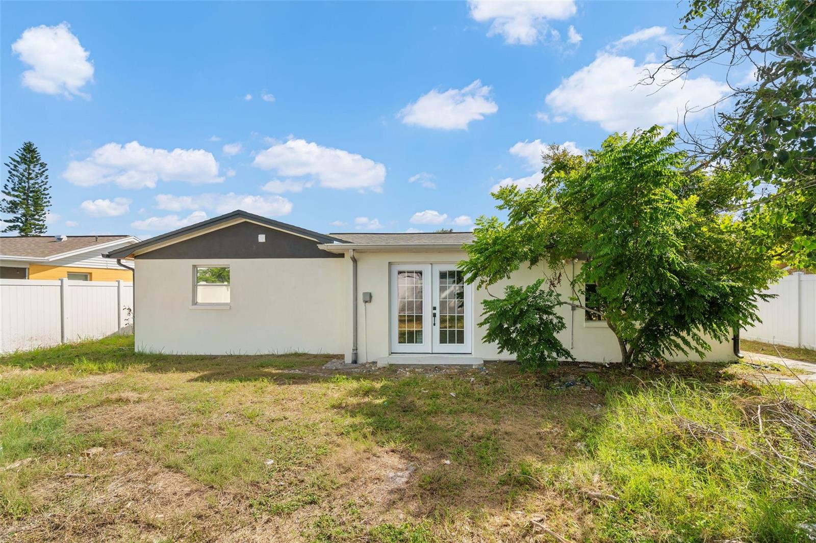 3041 HOLIDAY LAKE DR
