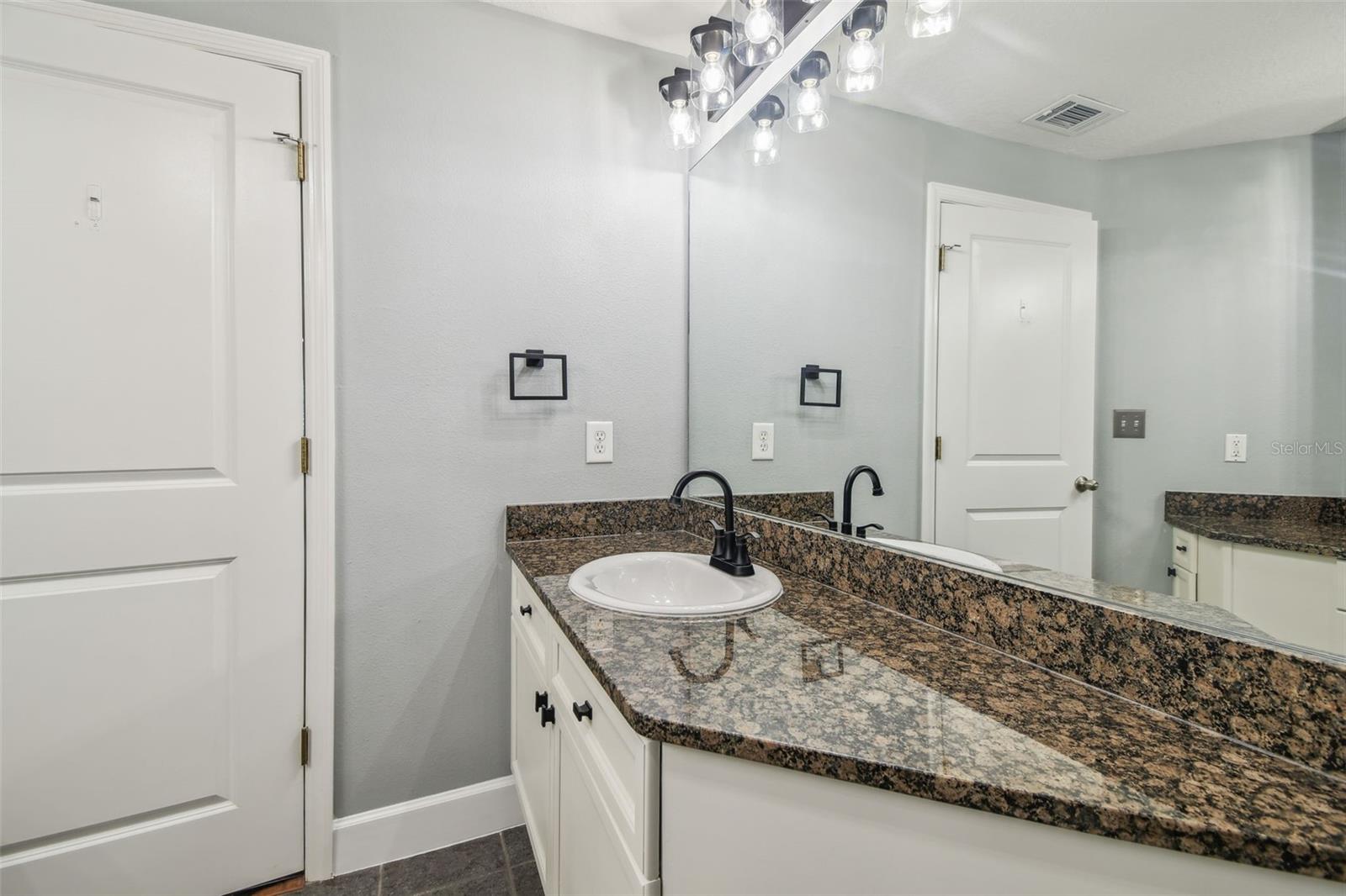 435 S OREGON AVE #304