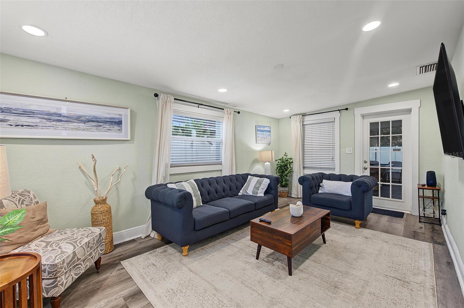 2109 E FLORA STREET