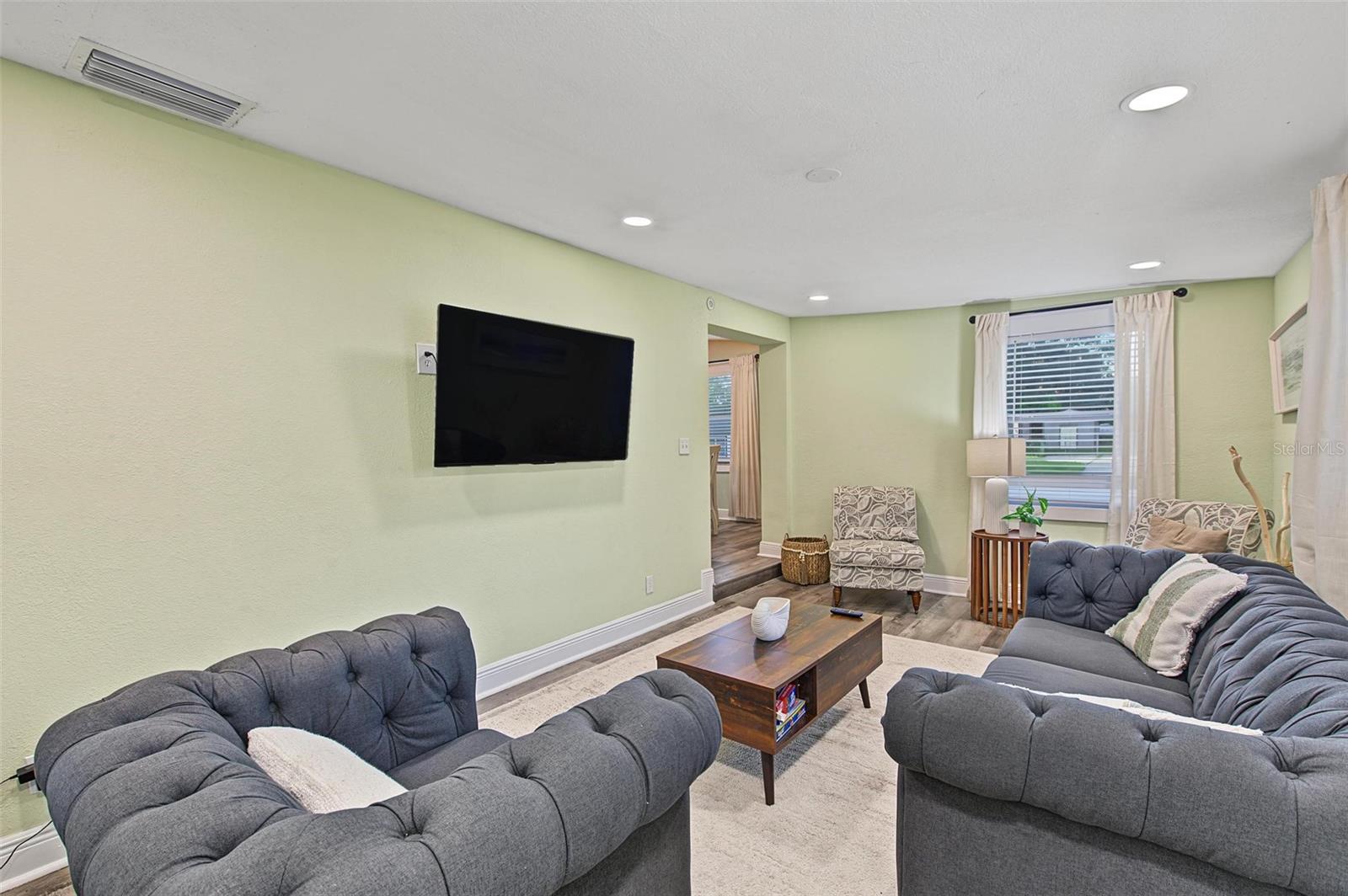 2109 E FLORA STREET