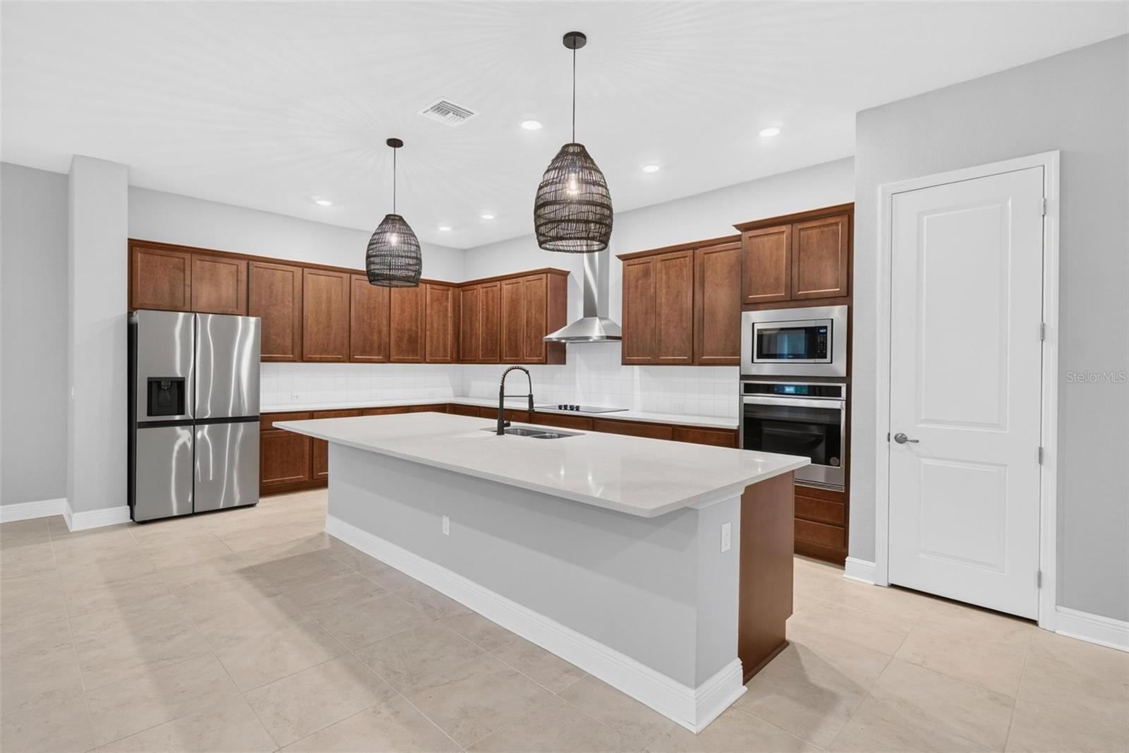 6035 NIKKI LN