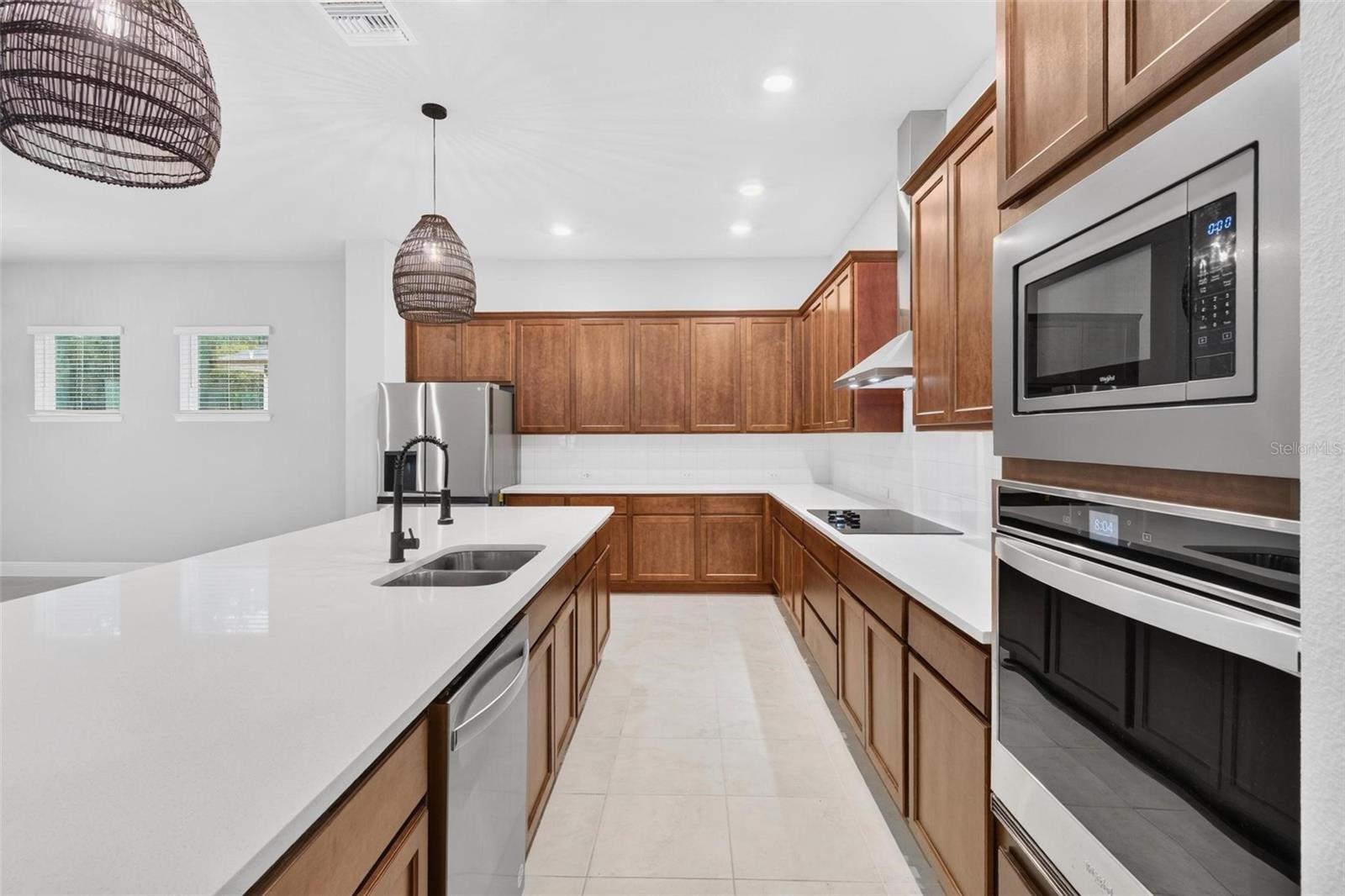 6035 NIKKI LN