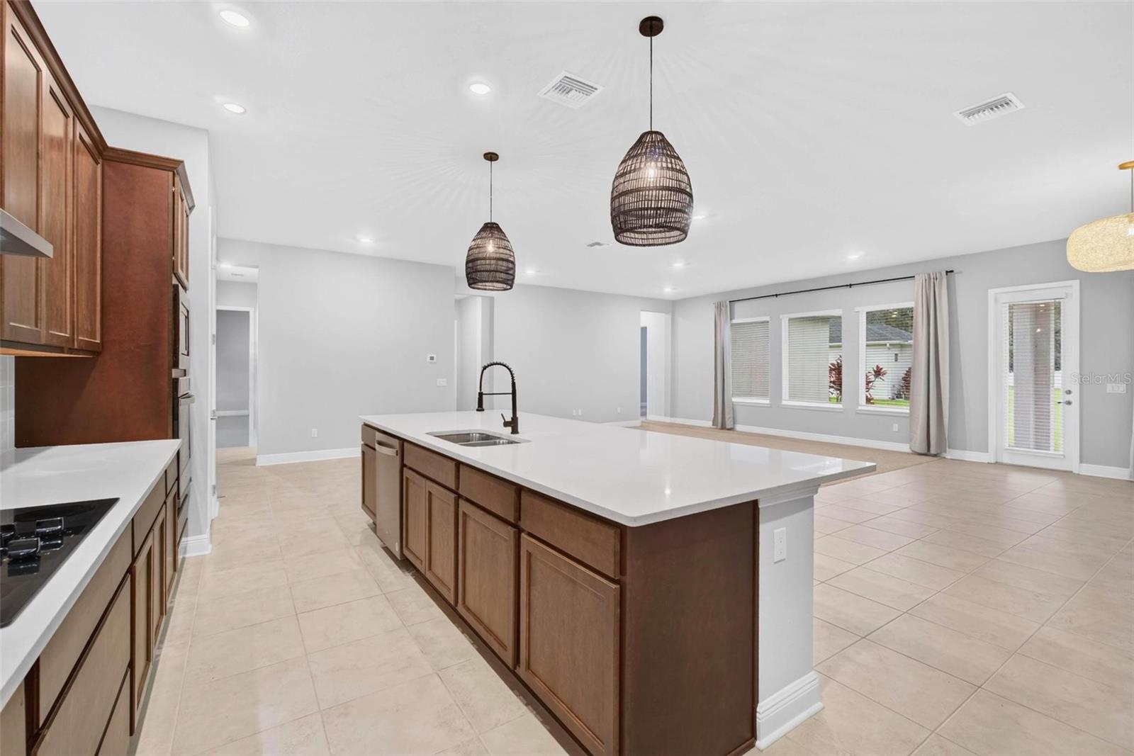6035 NIKKI LN