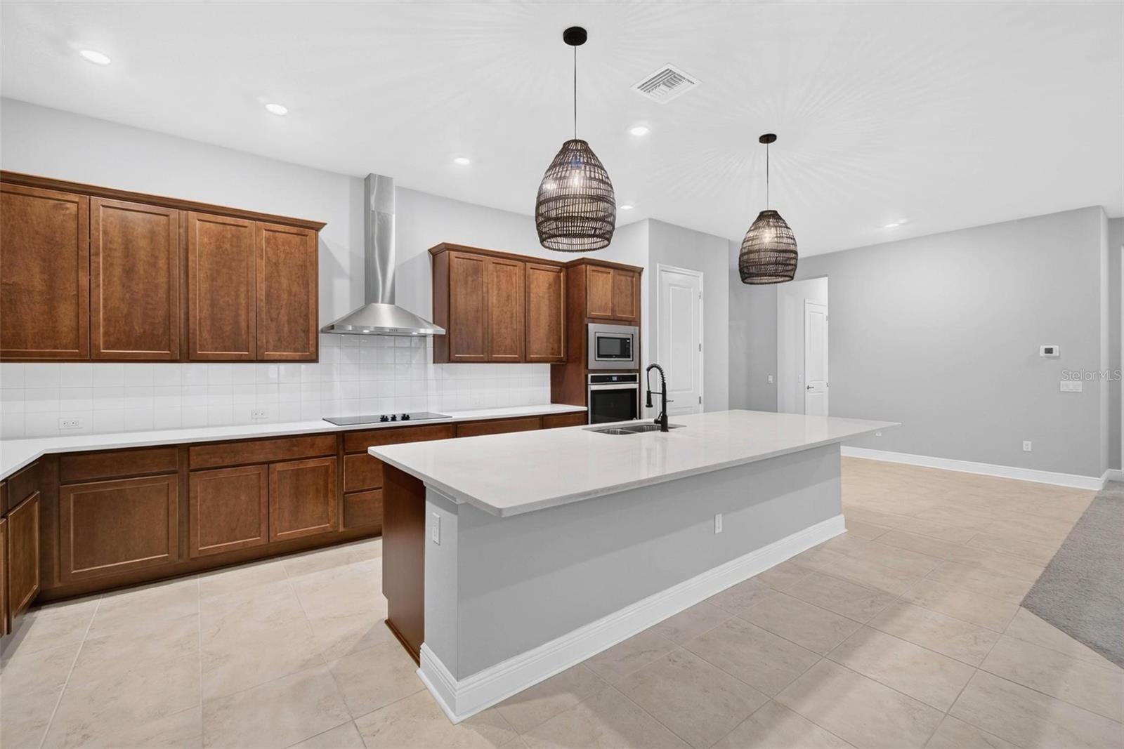 6035 NIKKI LN