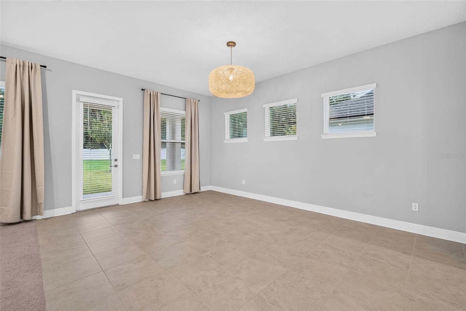 6035 NIKKI LN