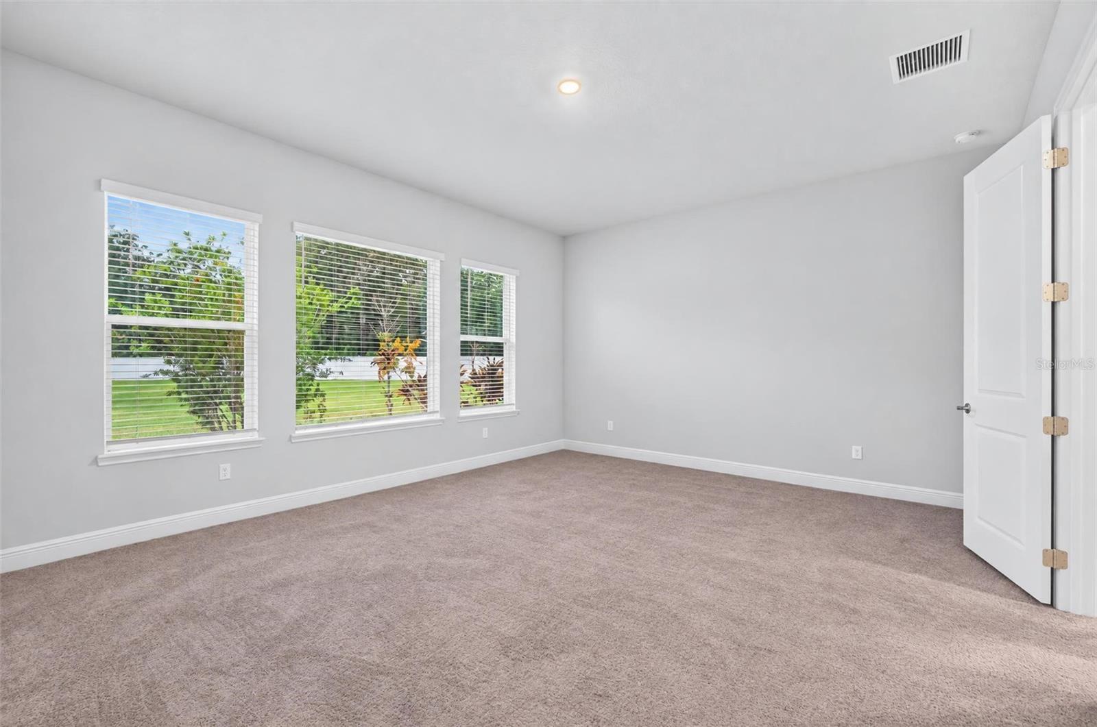6035 NIKKI LN