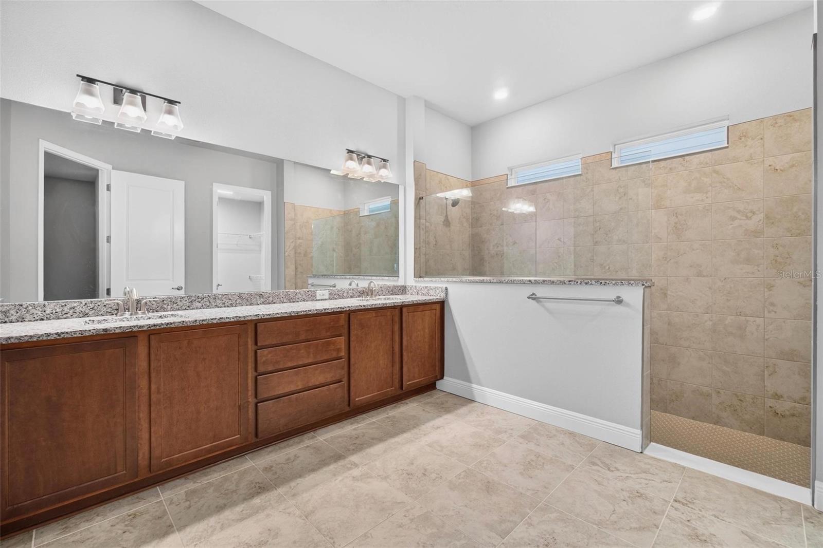 6035 NIKKI LN