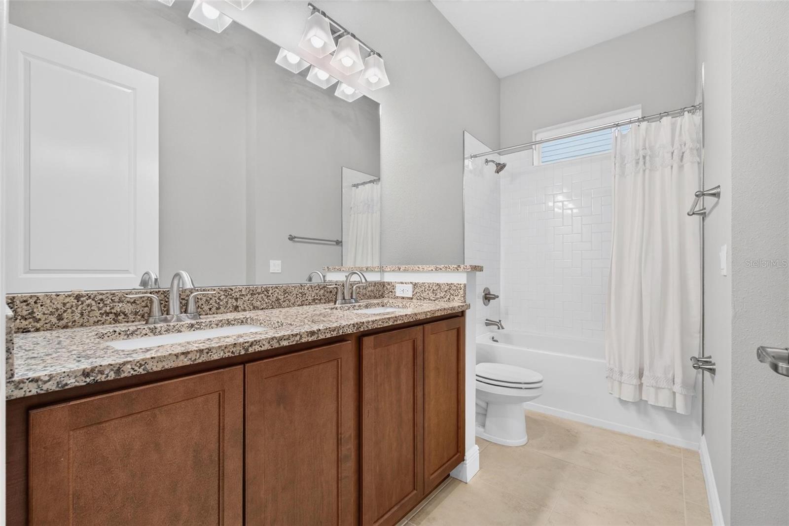 6035 NIKKI LN