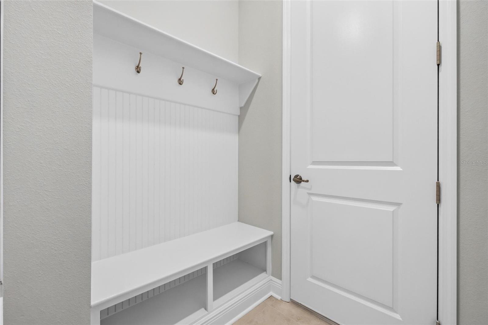 6035 NIKKI LN