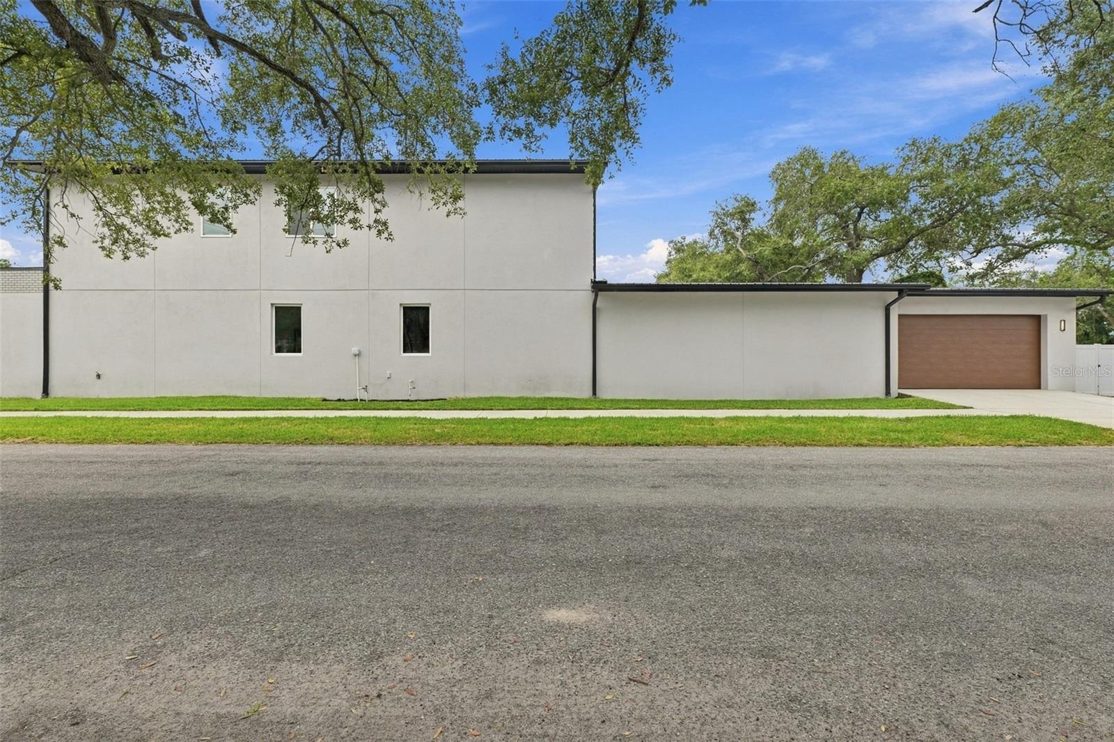 3201 W WYOMING AVE
