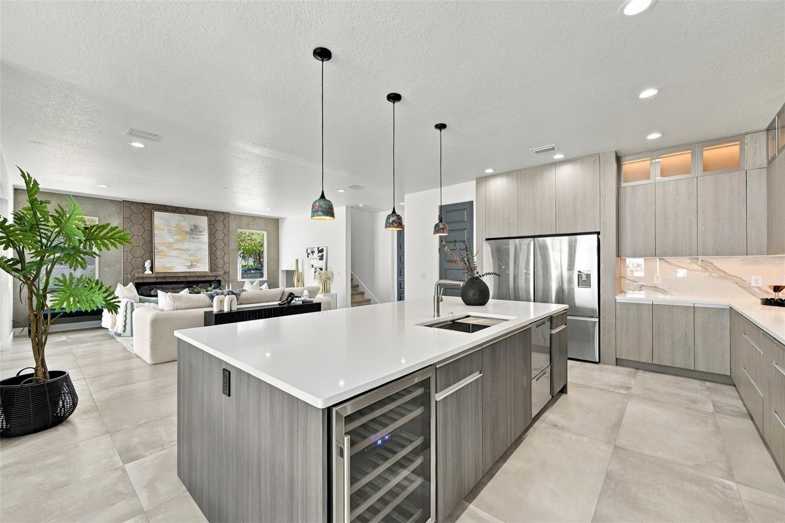 3201 W WYOMING AVE