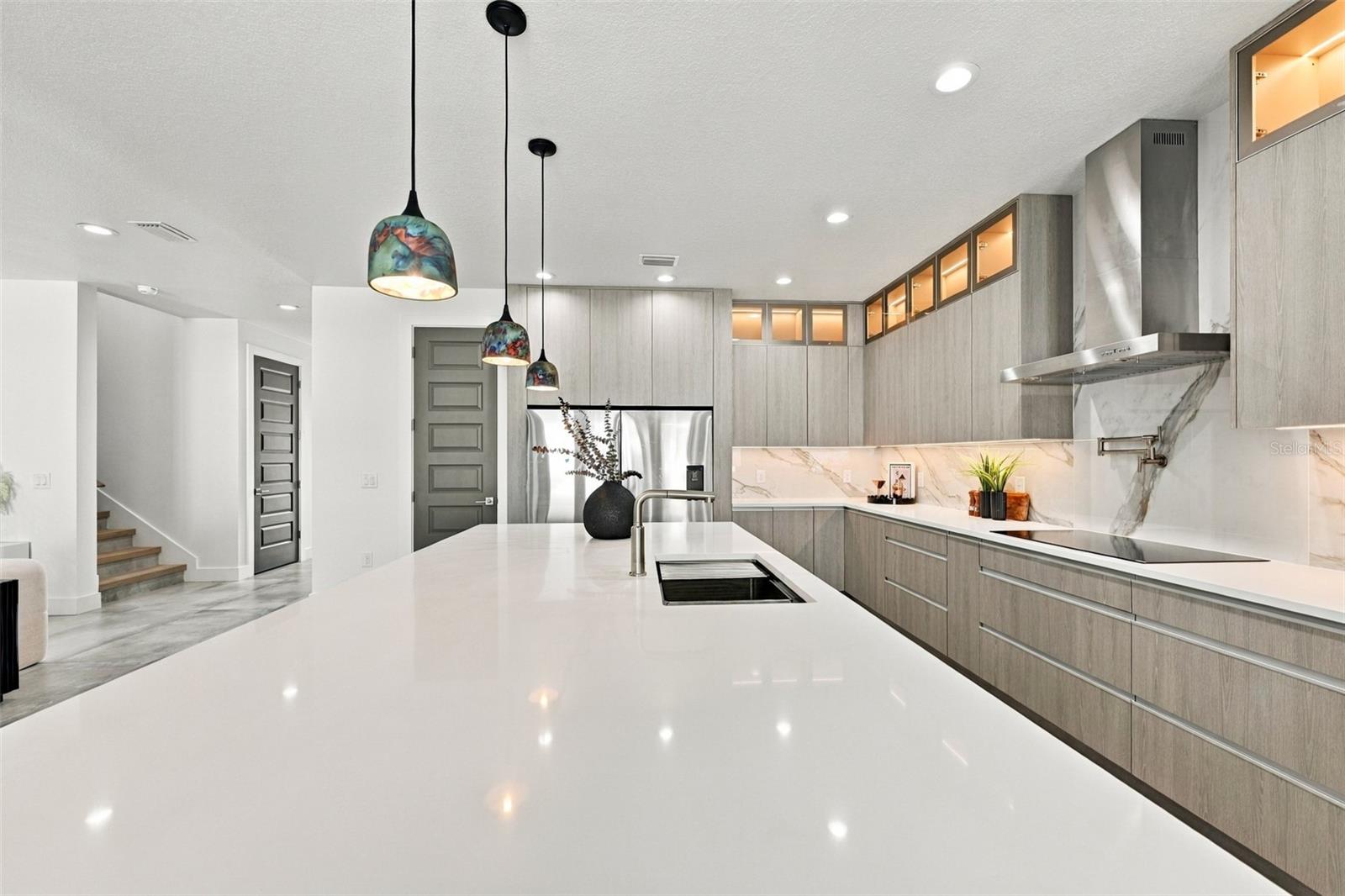 3201 W WYOMING AVE