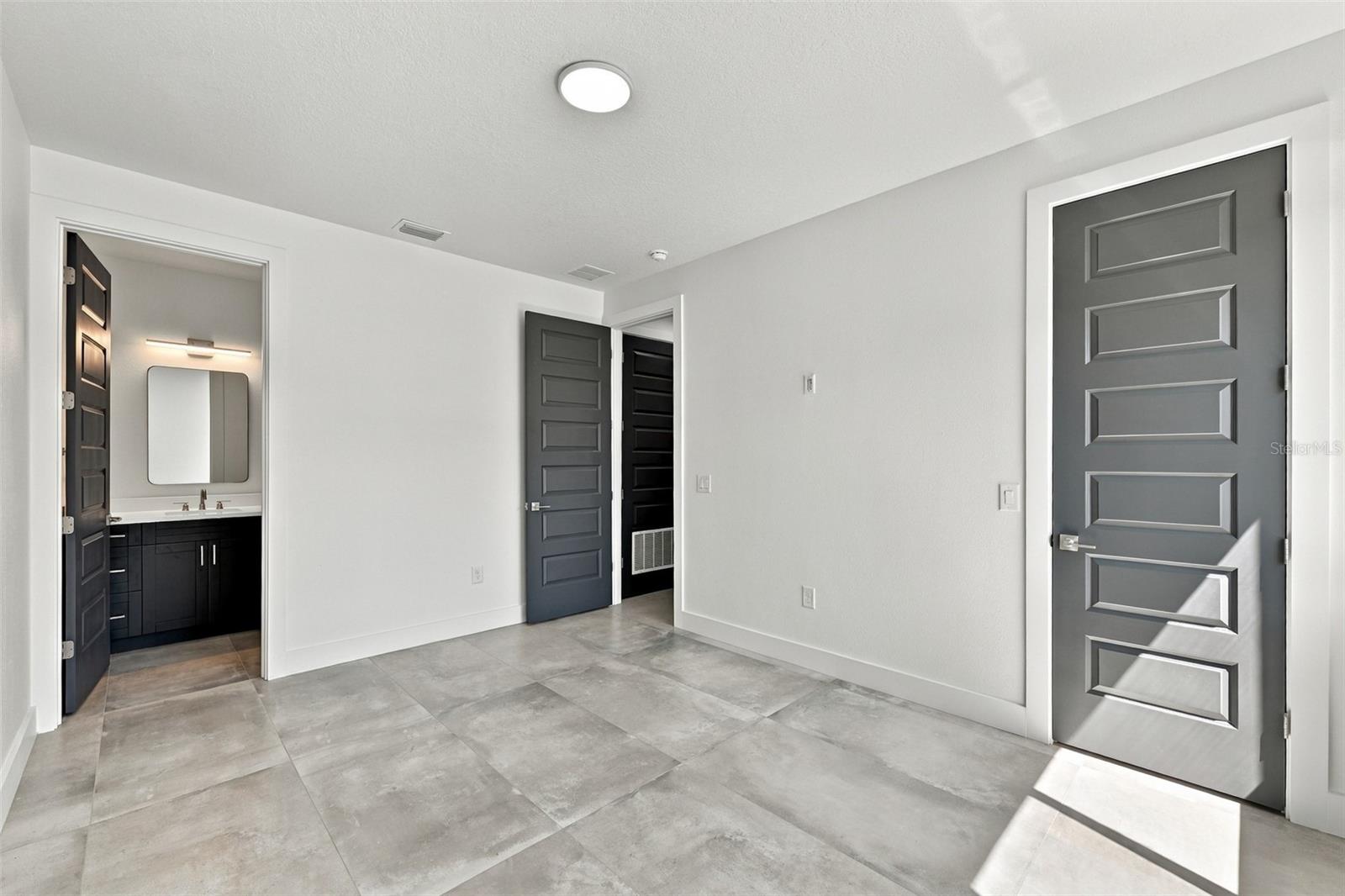 3201 W WYOMING AVE