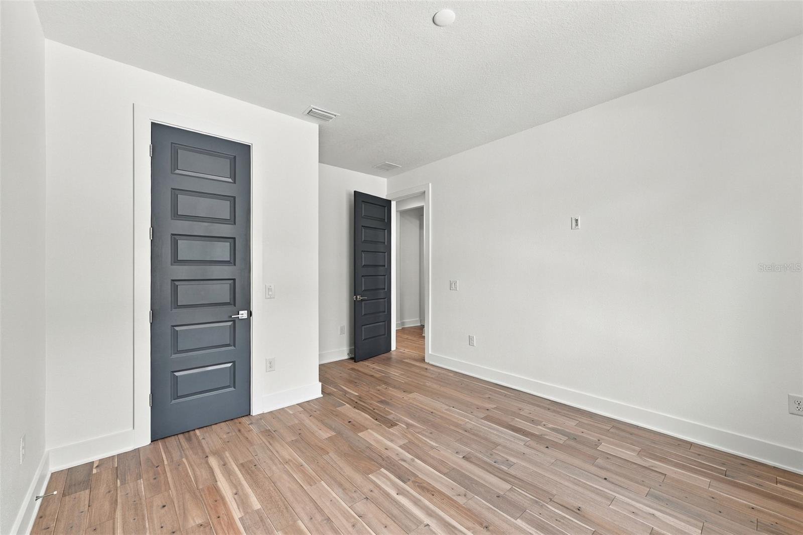 3201 W WYOMING AVE