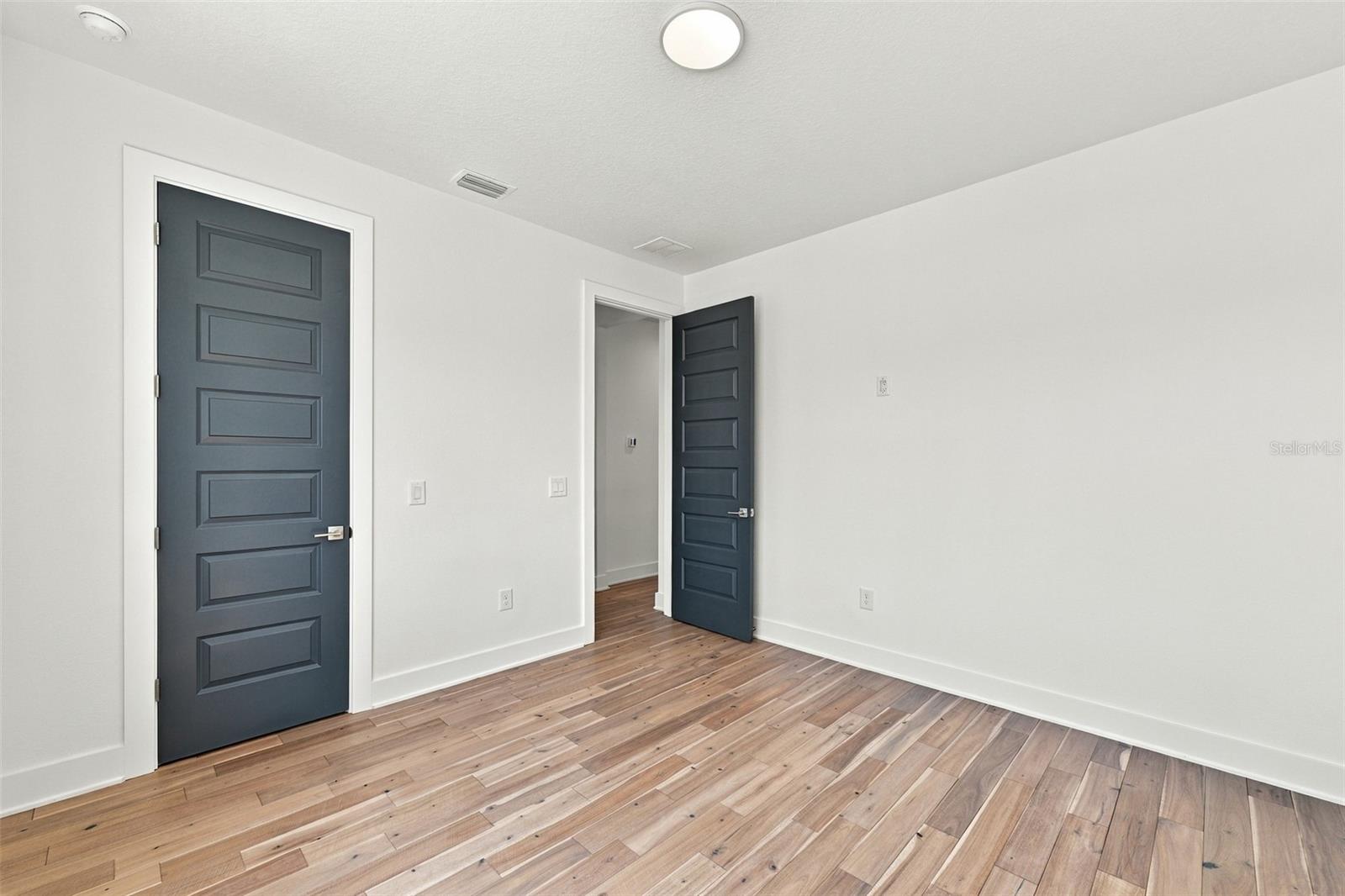 3201 W WYOMING AVE