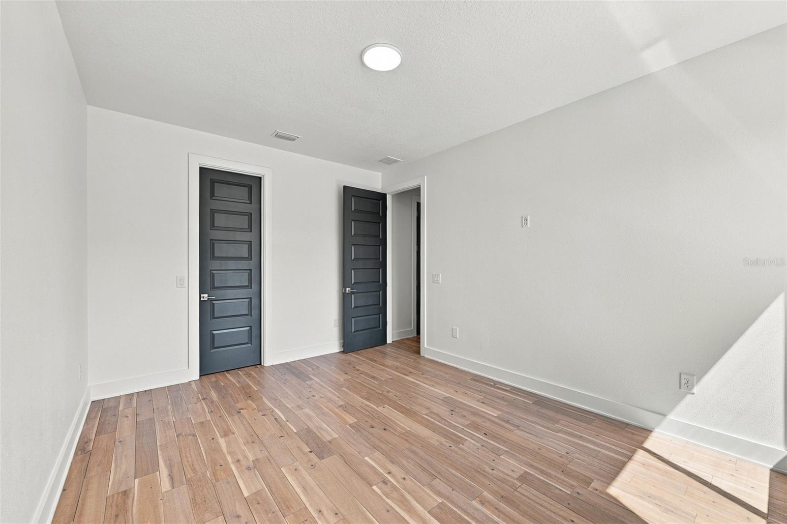 3201 W WYOMING AVE