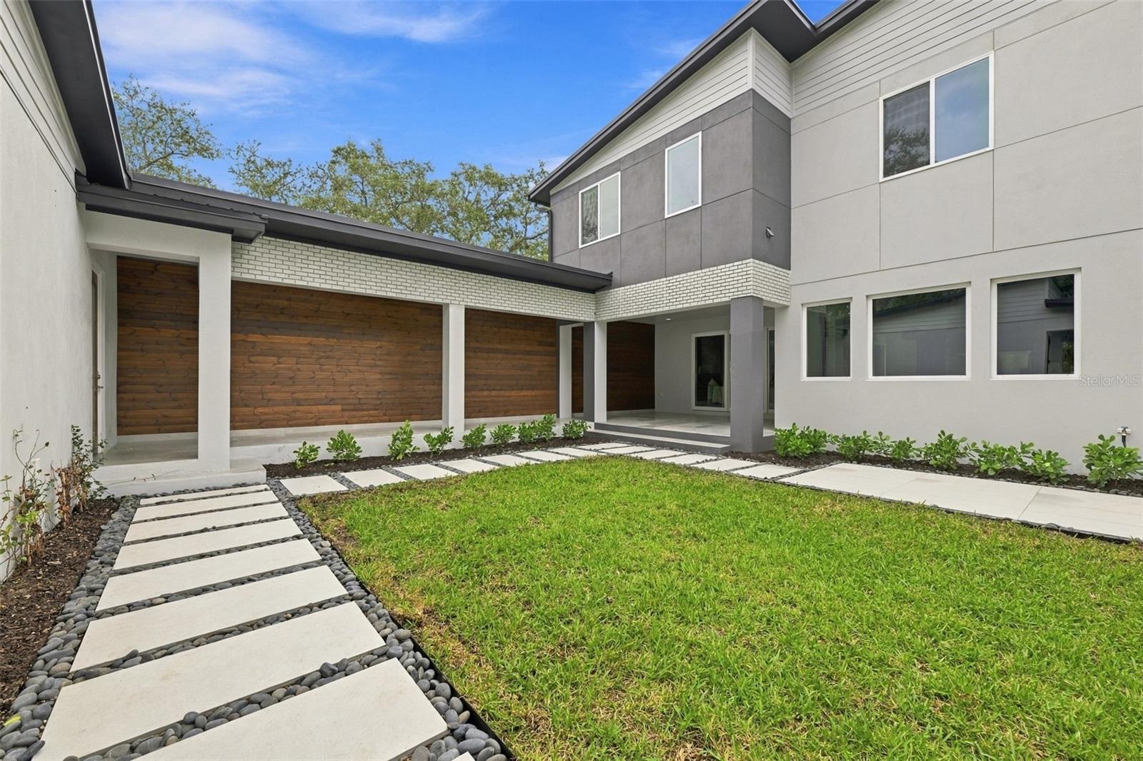 3201 W WYOMING AVE