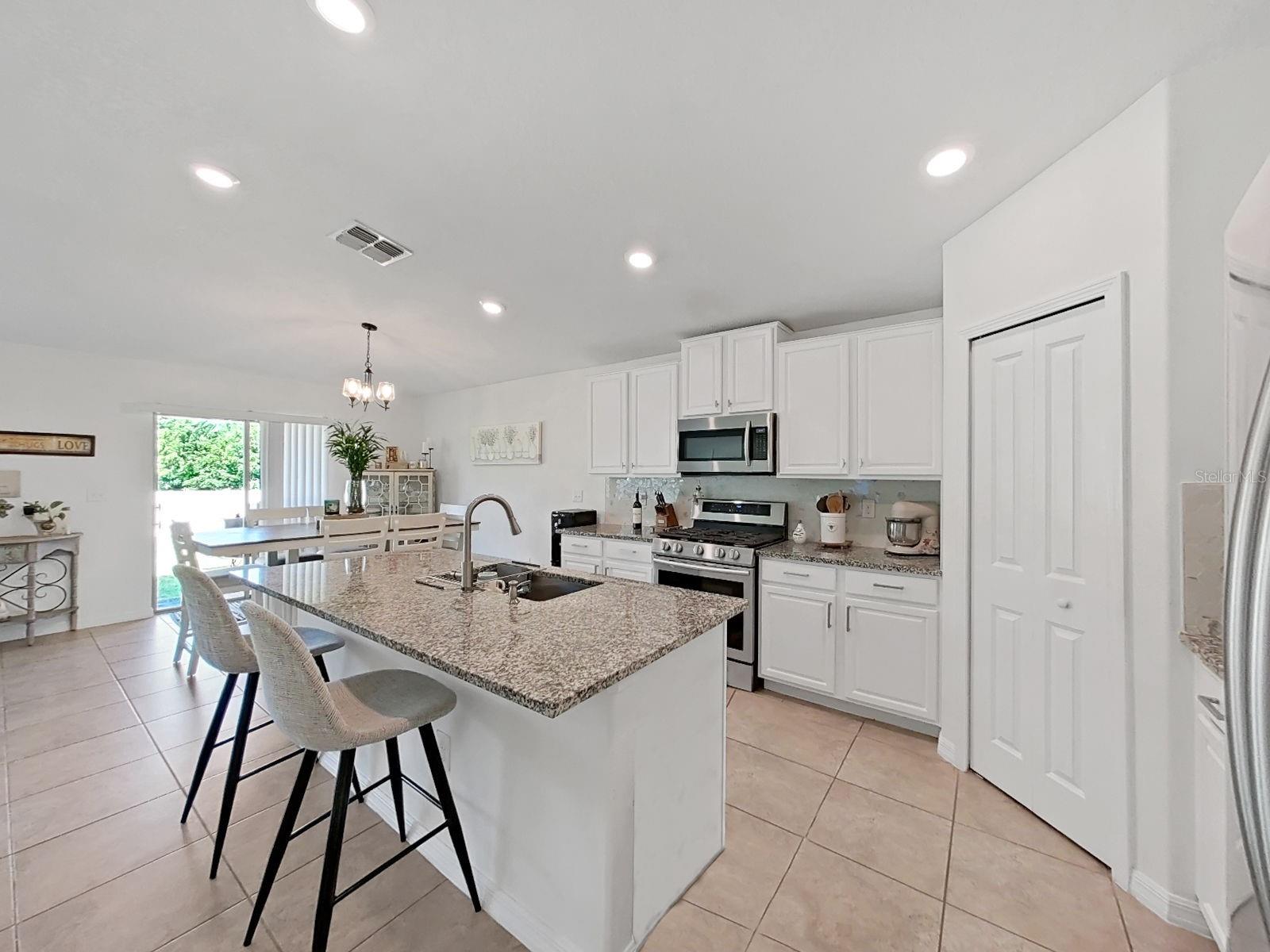 5037 WHITE CHICORY DR