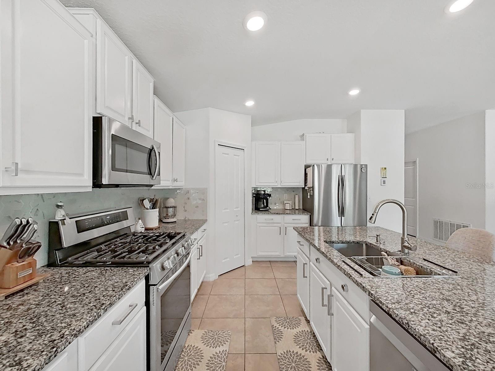 5037 WHITE CHICORY DR