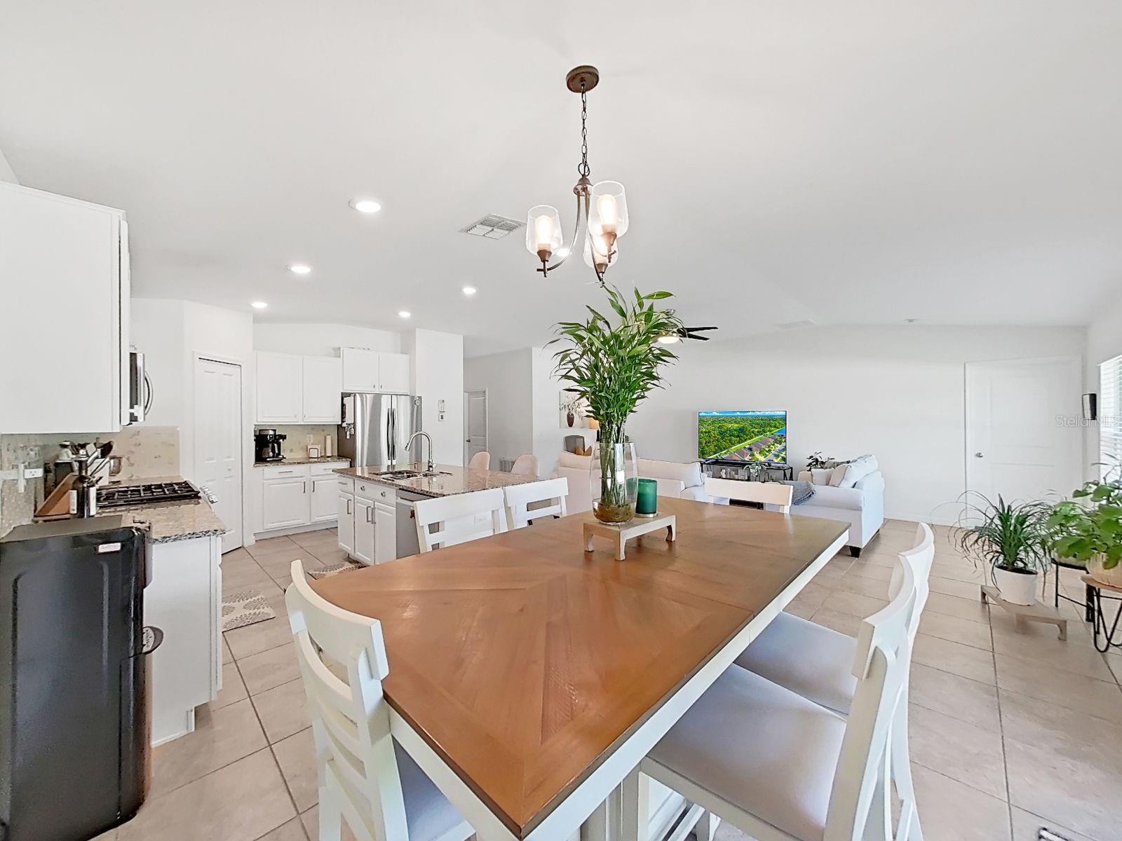 5037 WHITE CHICORY DR
