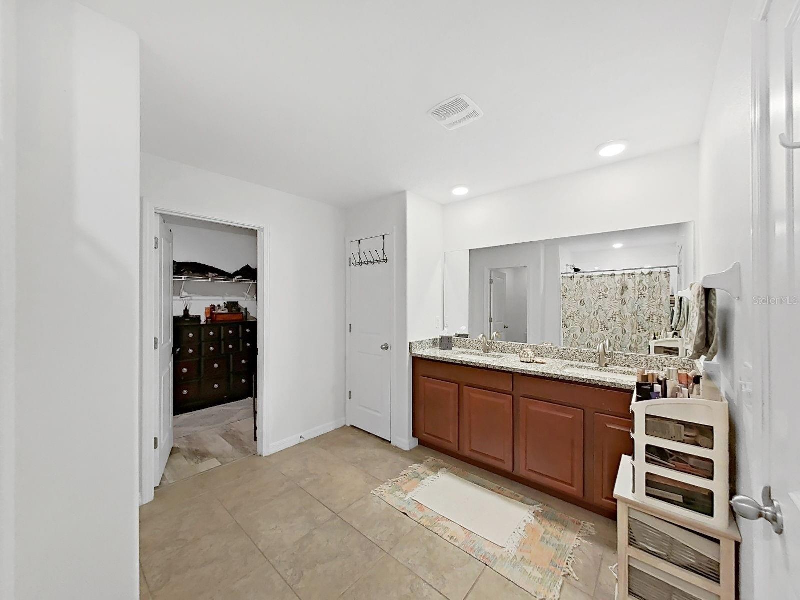 5037 WHITE CHICORY DR