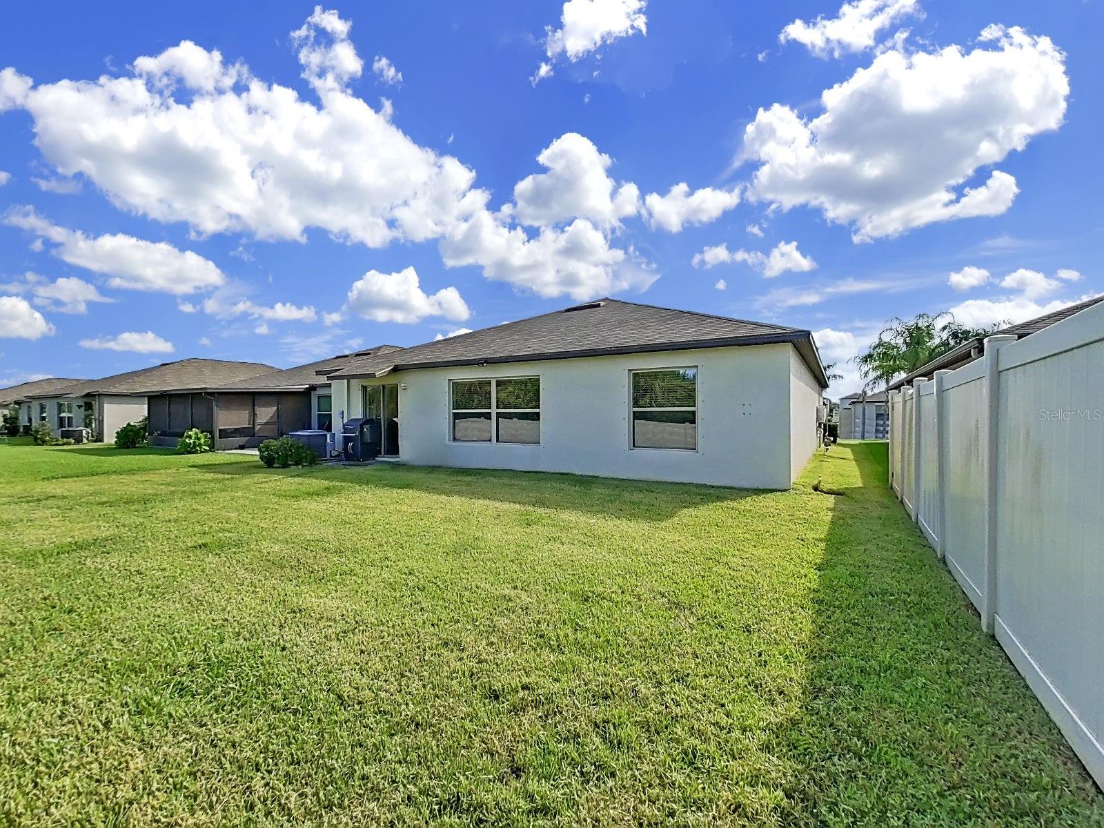 5037 WHITE CHICORY DR