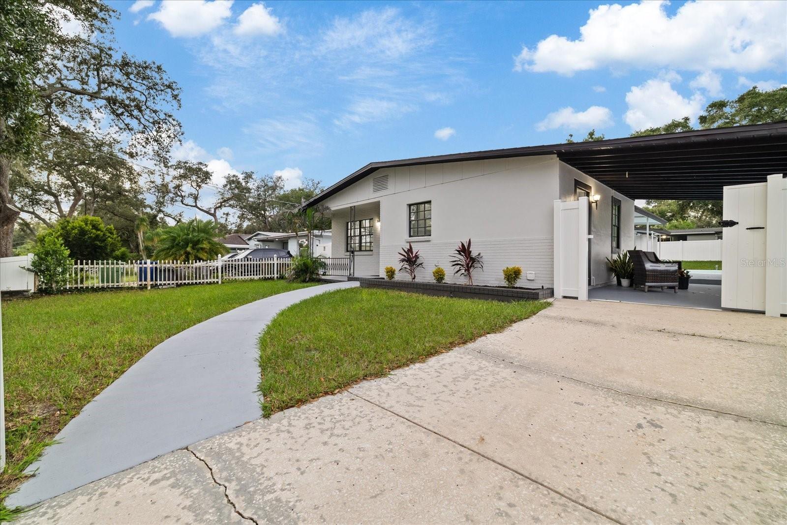 9410 N VALLE DR