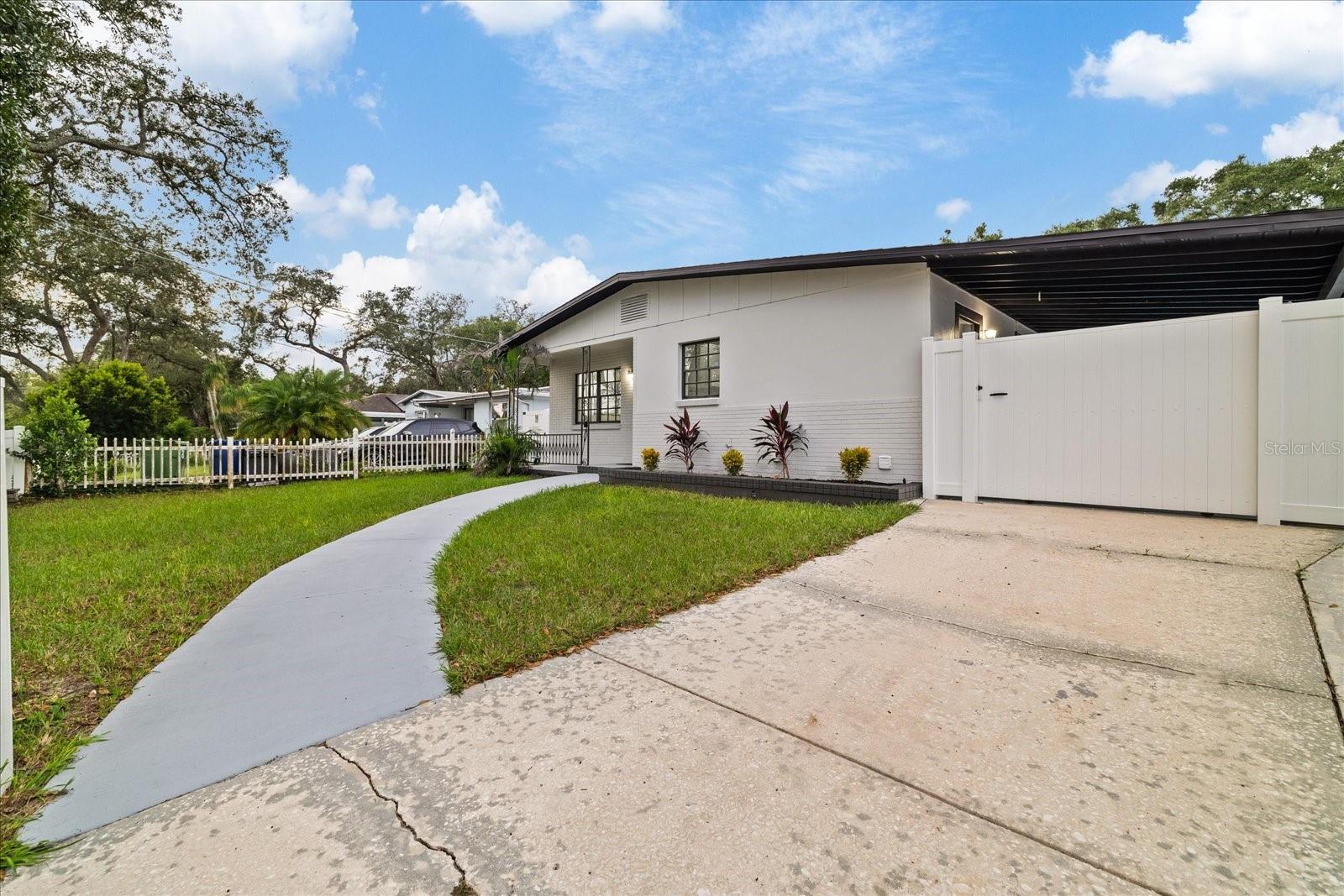 9410 N VALLE DR