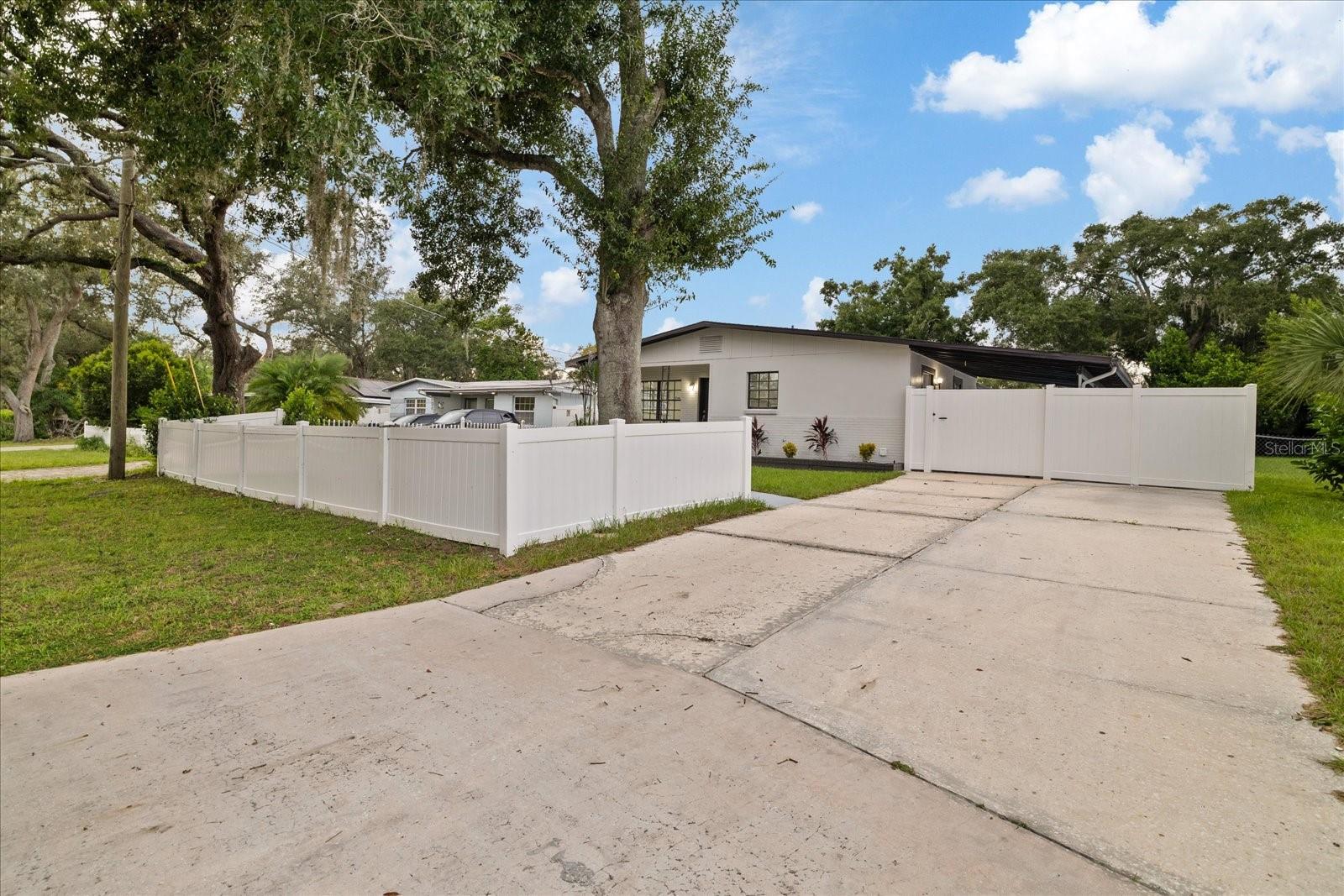 9410 N VALLE DR