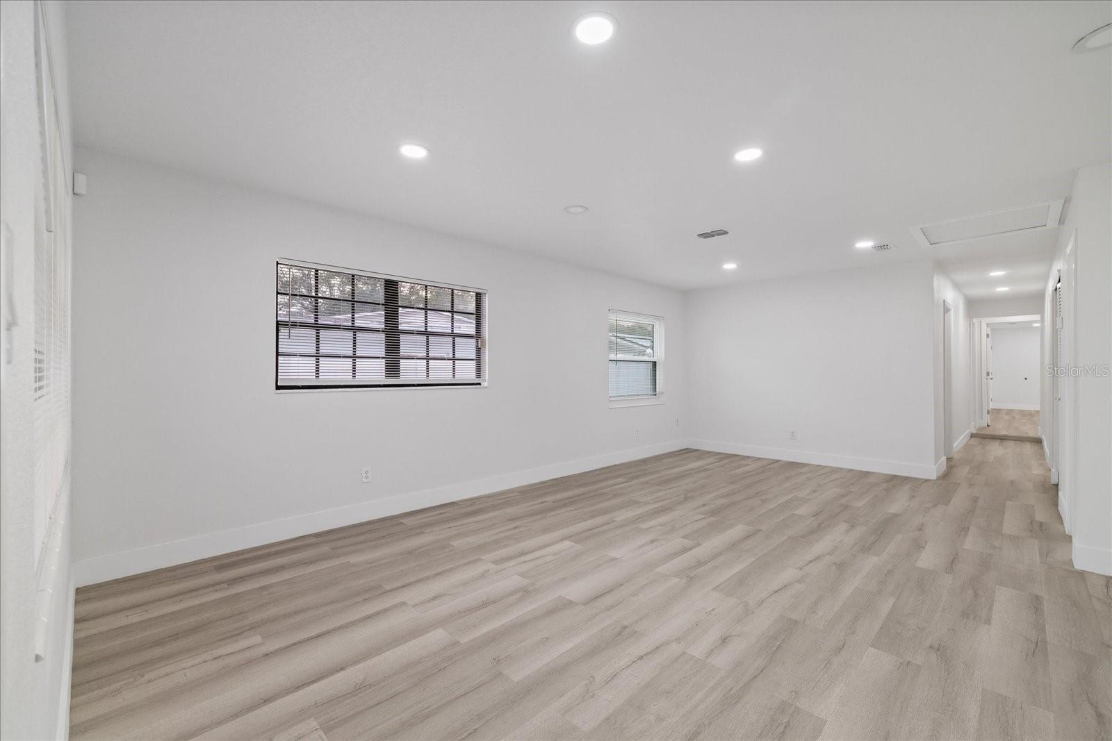 9410 N VALLE DR