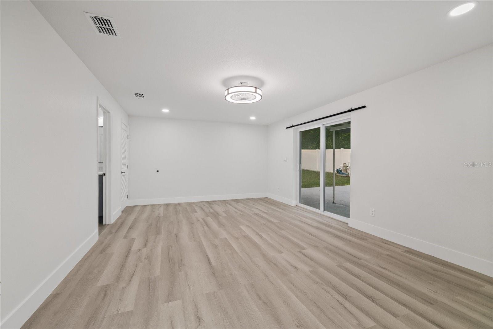 9410 N VALLE DR