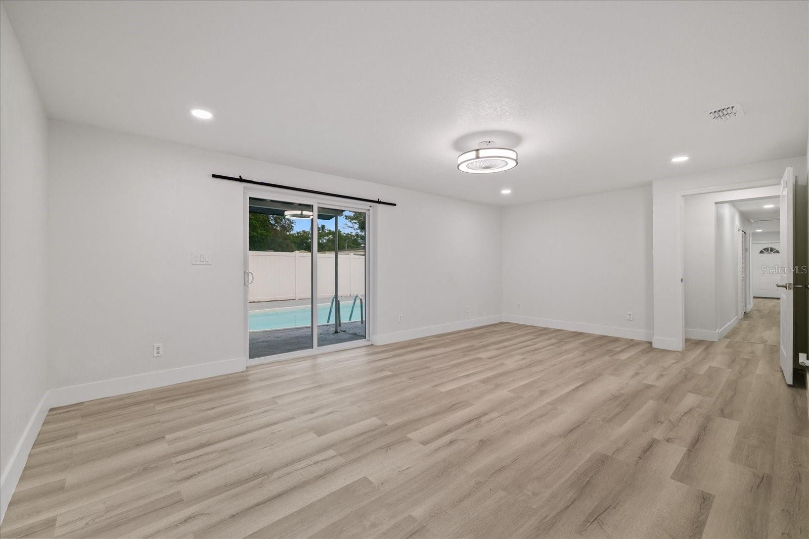 9410 N VALLE DR