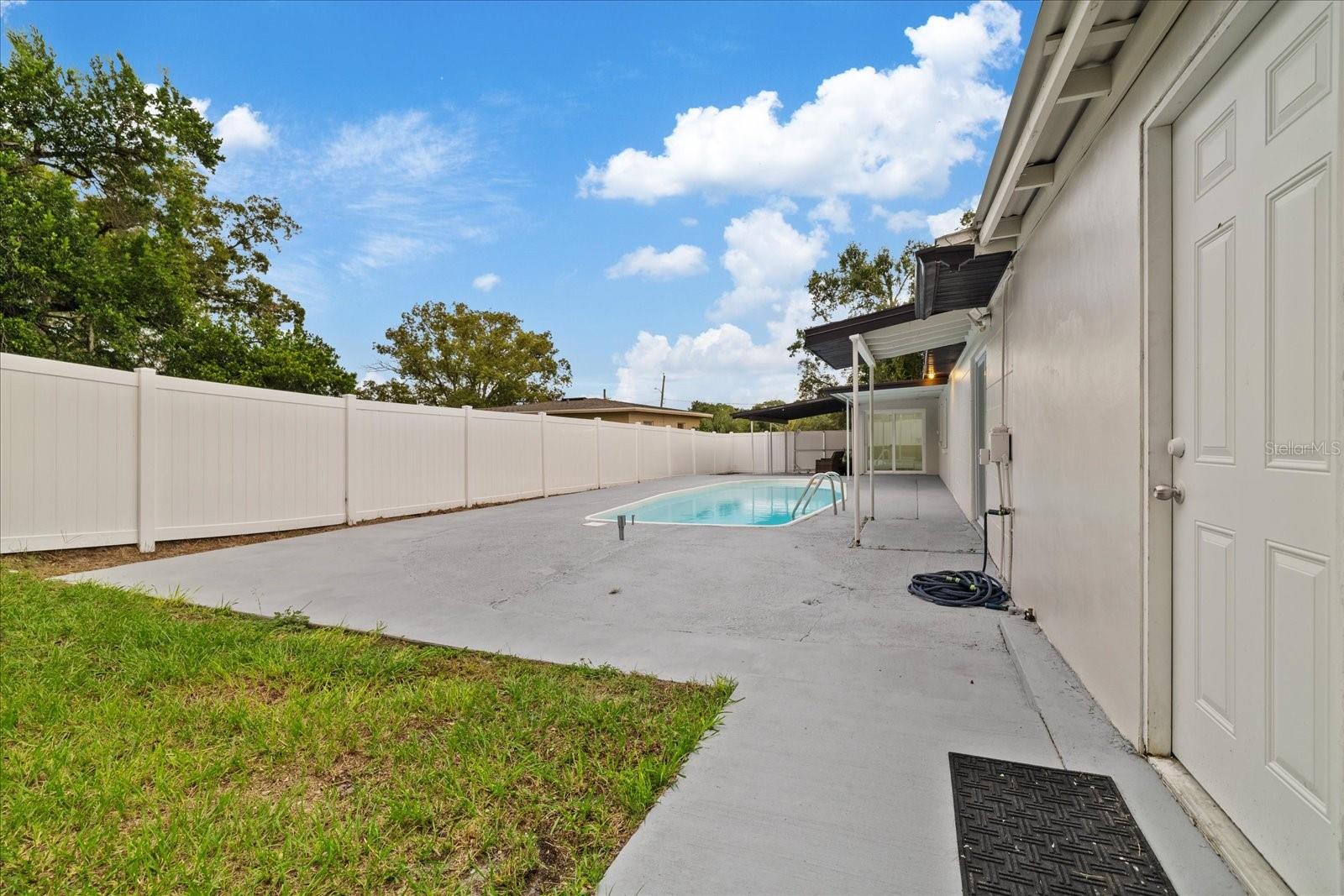 9410 N VALLE DR