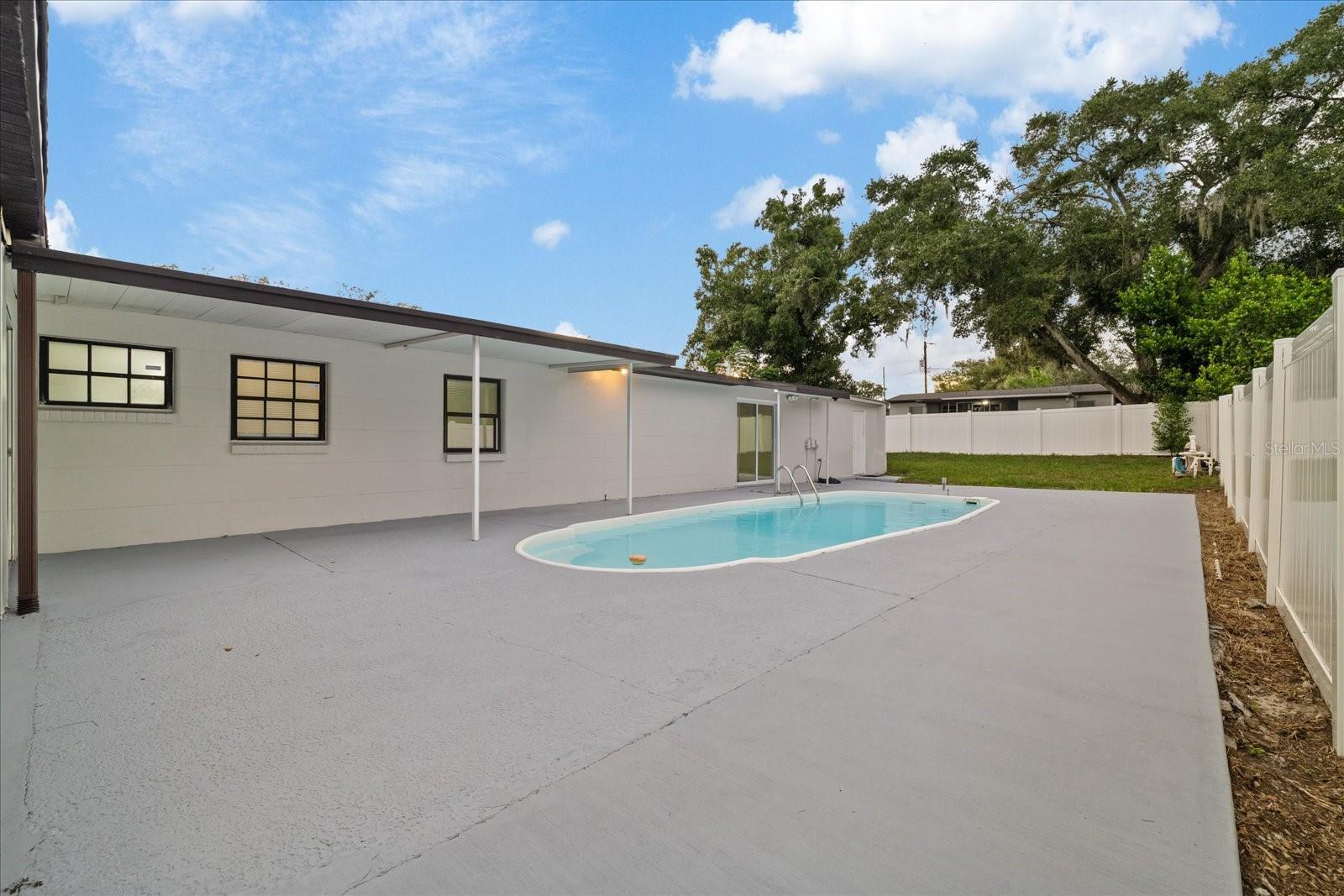 9410 N VALLE DR