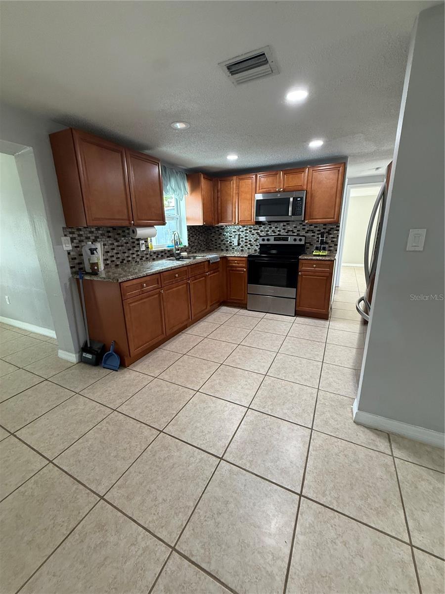 7325 IVANHOE DR