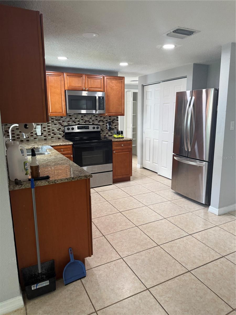 7325 IVANHOE DR