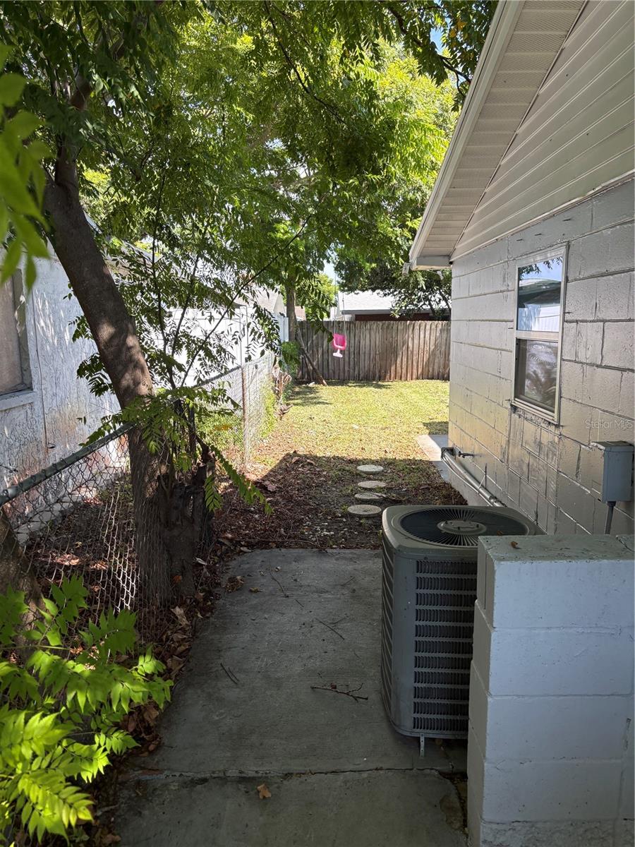 7325 IVANHOE DR